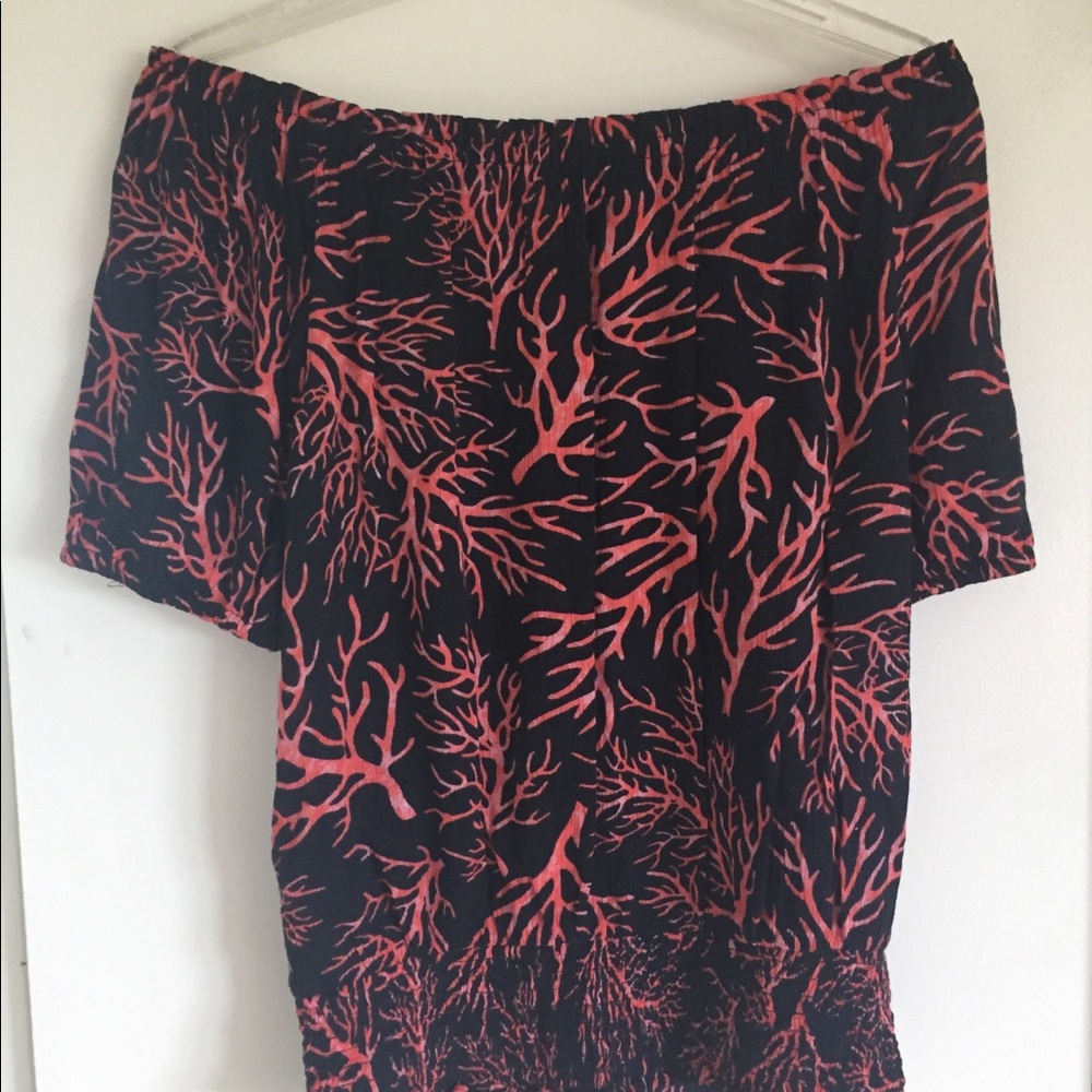 Michael Kors peasant top. Off shoulder trendy design. - Picture 3 of 3